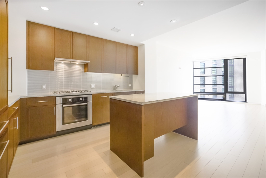 580 Washington St #12E