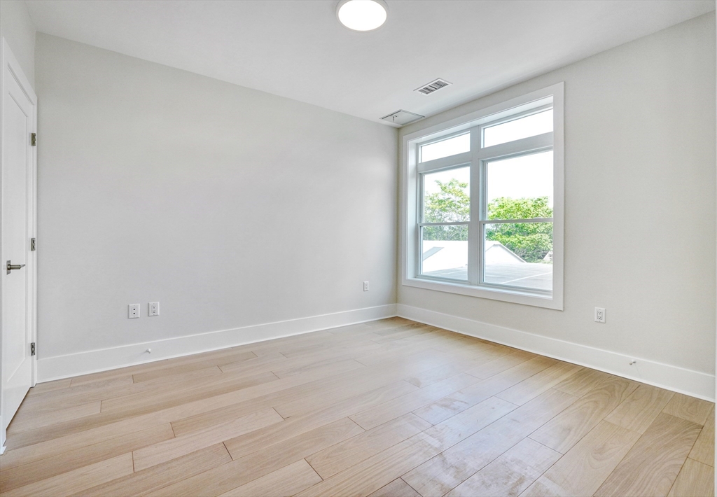 62 Foundry St #305 Wakefield, MA 01880