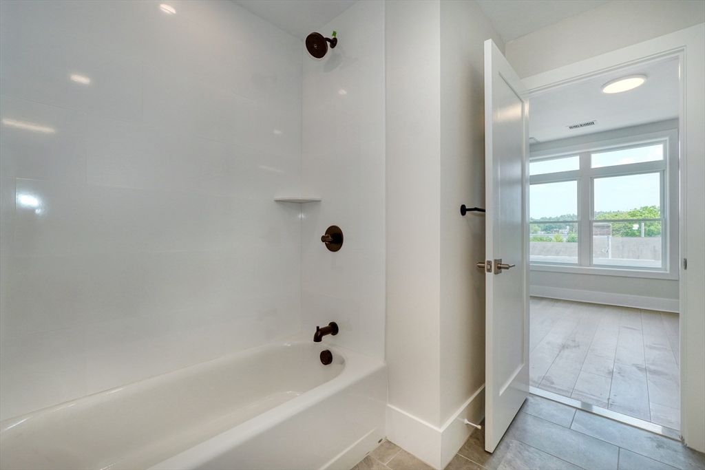 62 Foundry St #305 Wakefield, MA 01880