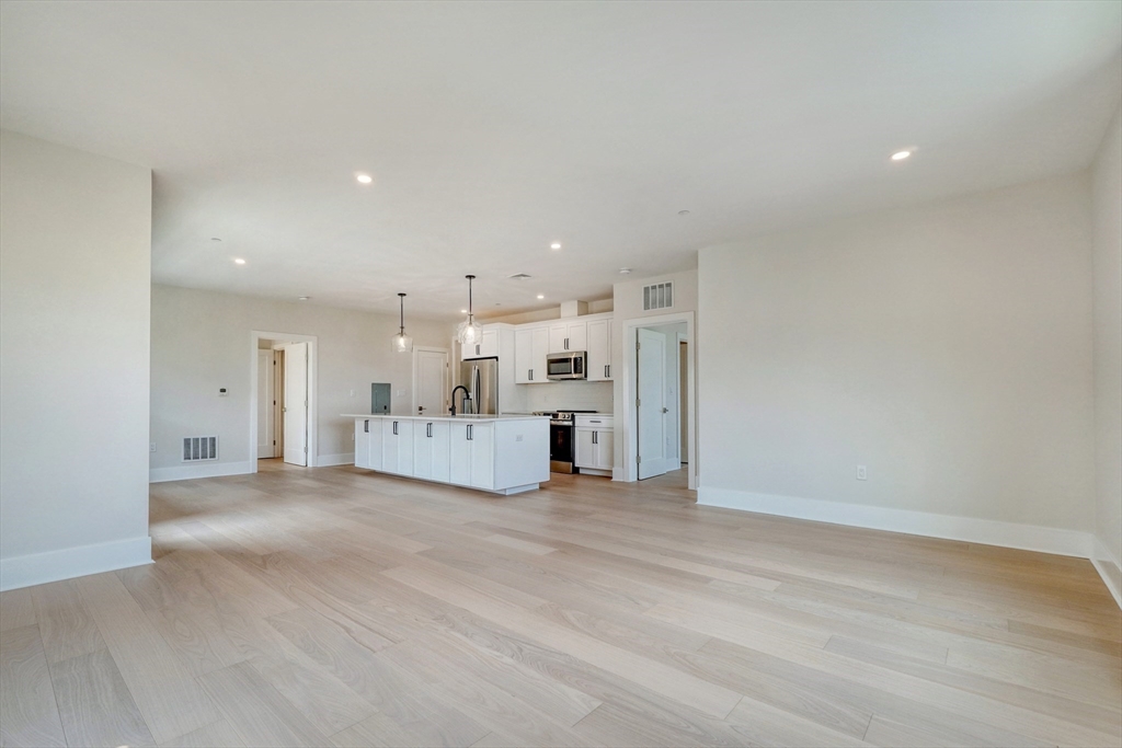 62 Foundry St #305 Wakefield, MA 01880