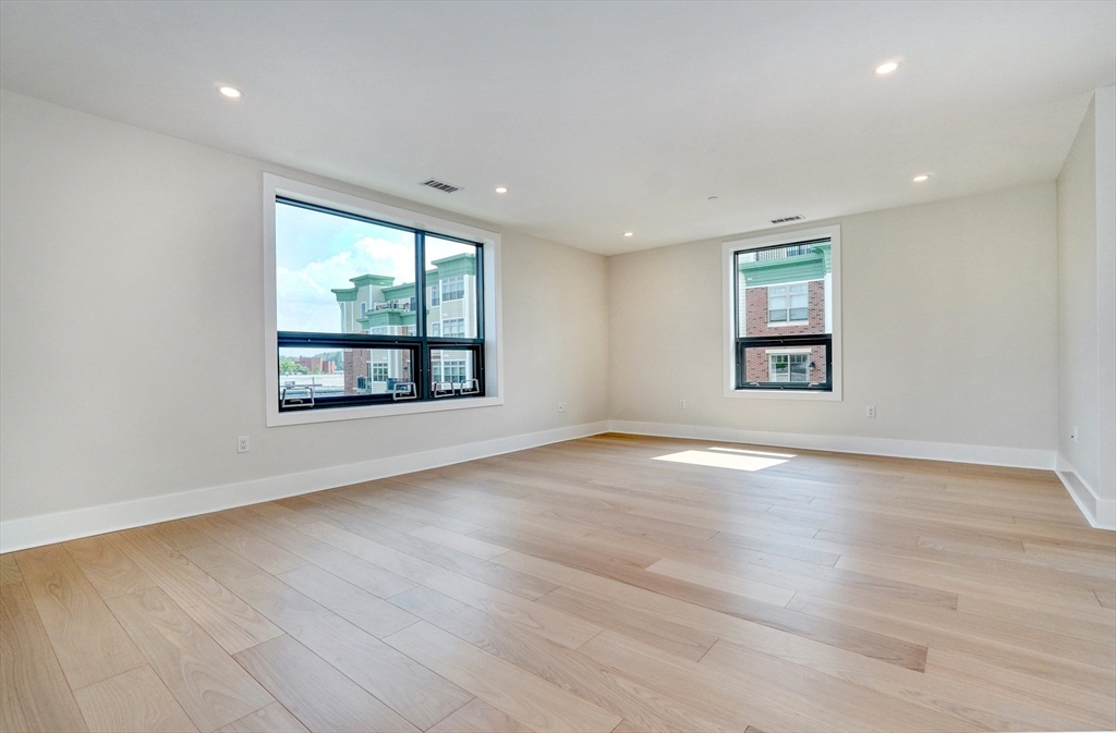 62 Foundry St #305 Wakefield, MA 01880