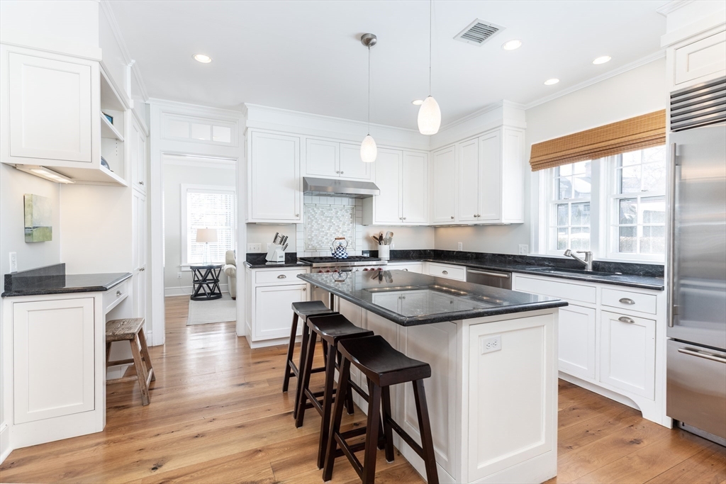 3 Dolphin Ct Nantucket, MA 02554