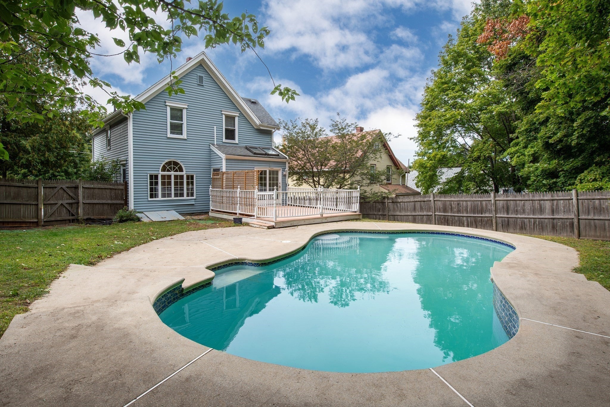 8 Birch Hl Ave Wakefield, MA 01880