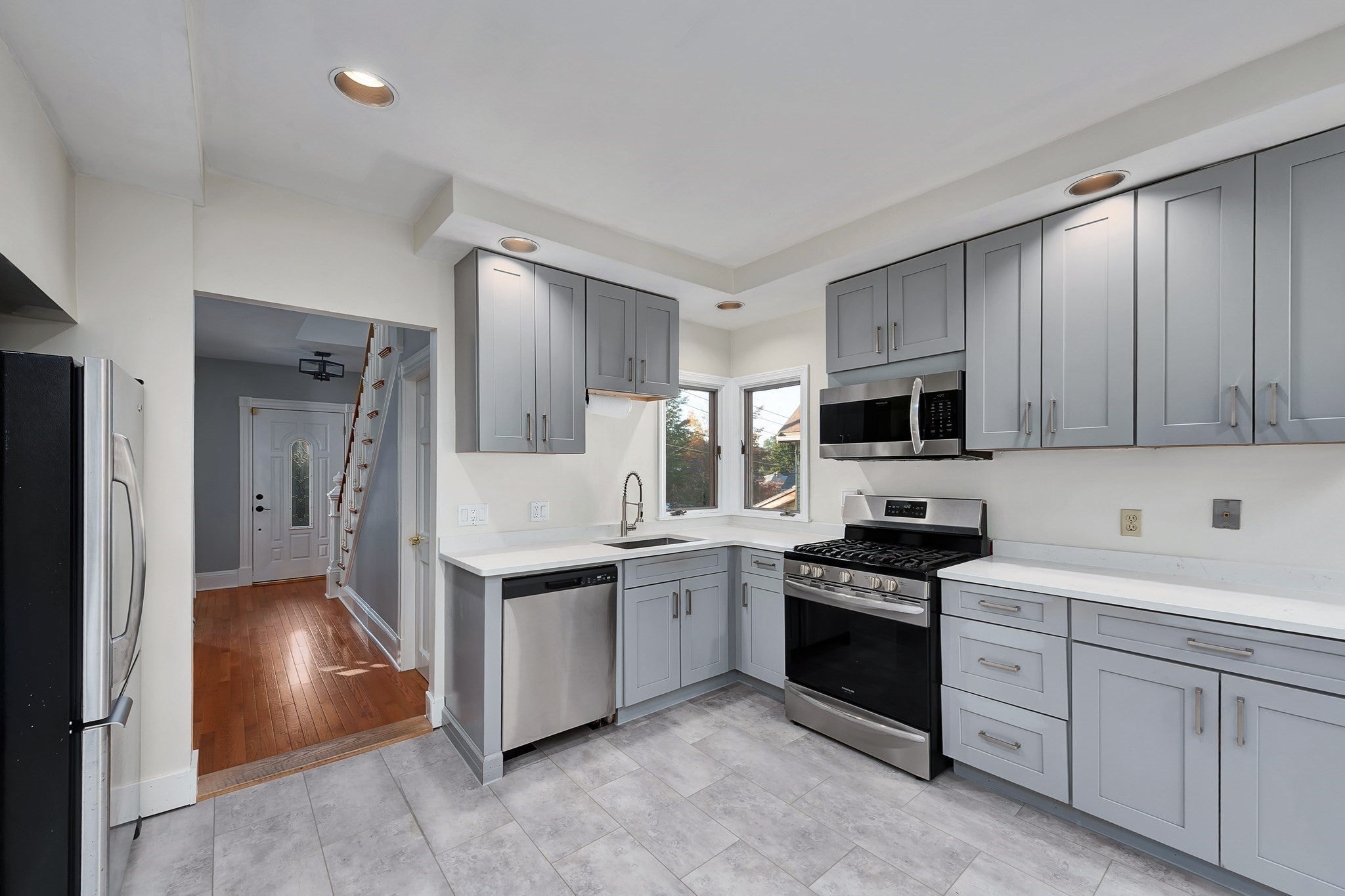 8 Birch Hl Ave Wakefield, MA 01880