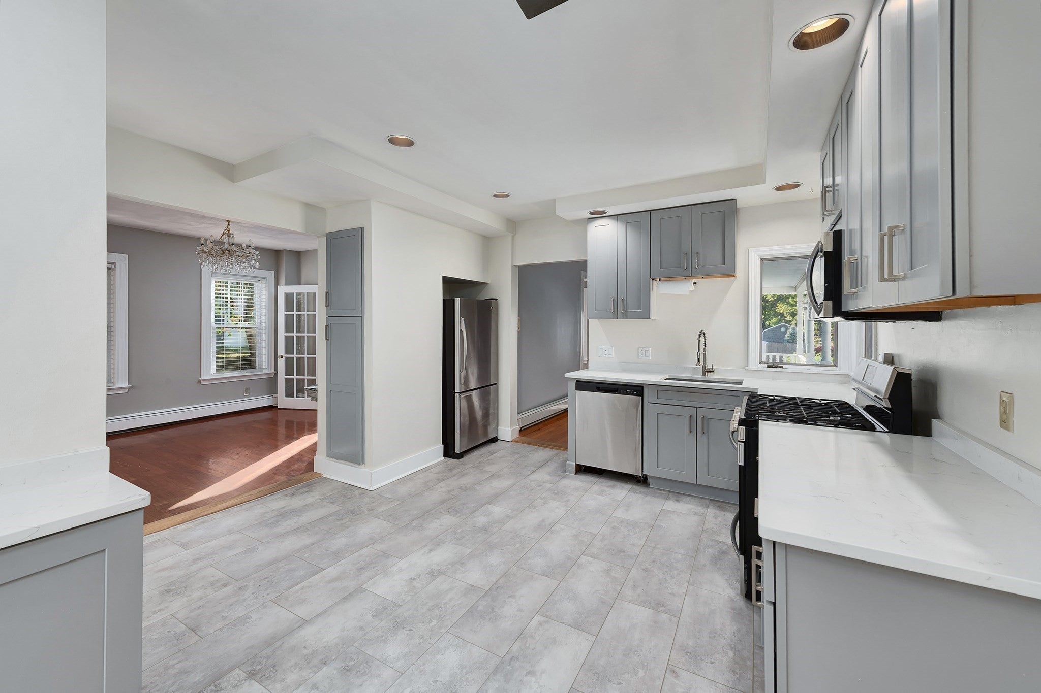 8 Birch Hl Ave Wakefield, MA 01880