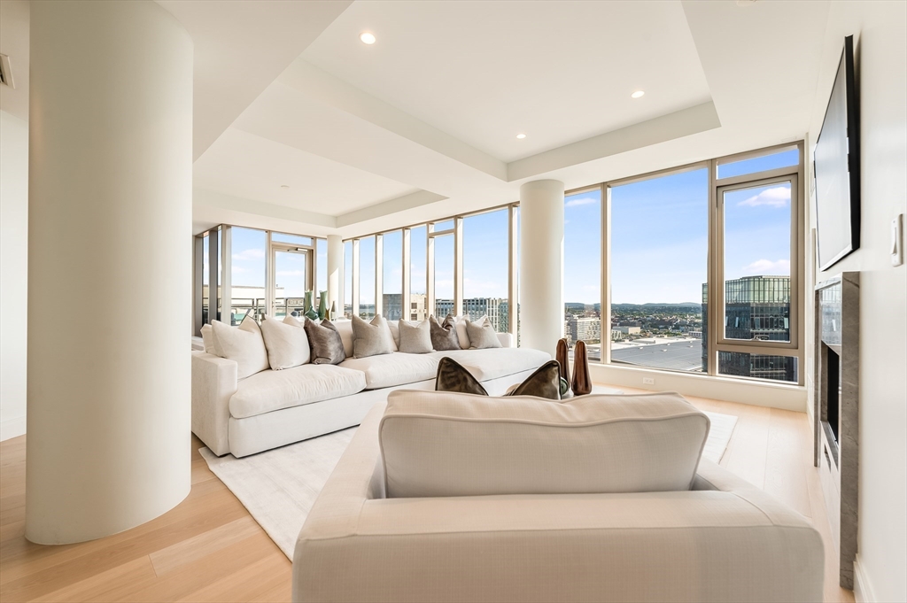 135 Seaport Blvd #PH3B