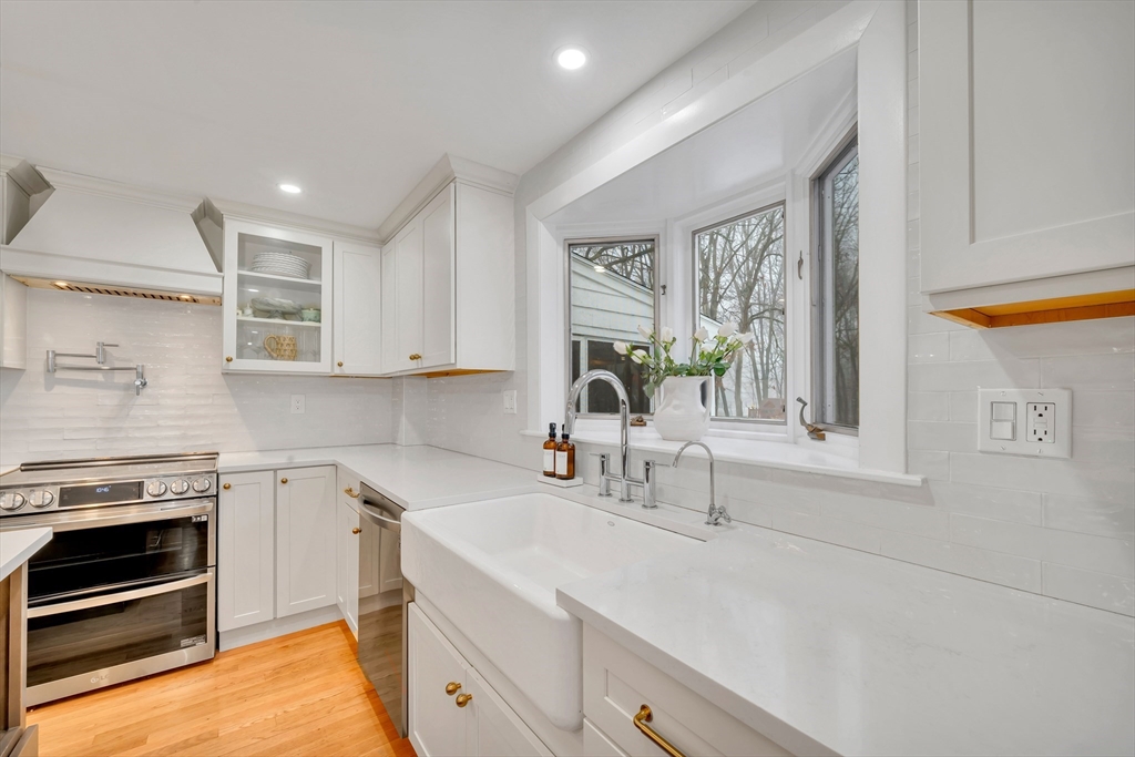 17 Wakefield St Reading, MA 01867