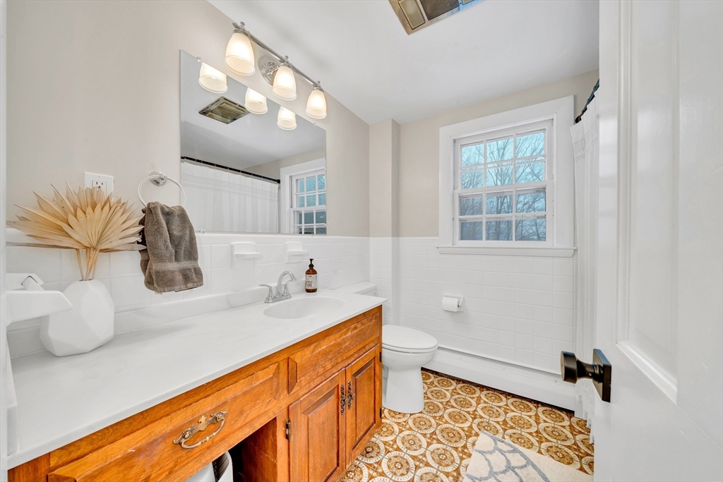 17 Wakefield St Reading, MA 01867