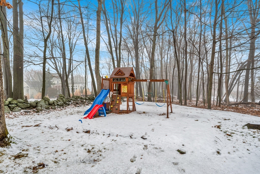 17 Wakefield St Reading, MA 01867