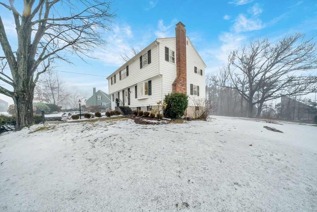 17 Wakefield St Reading, MA 01867