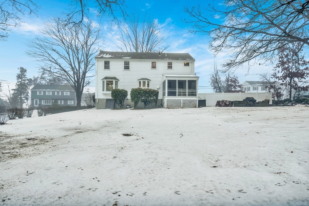 17 Wakefield St Reading, MA 01867