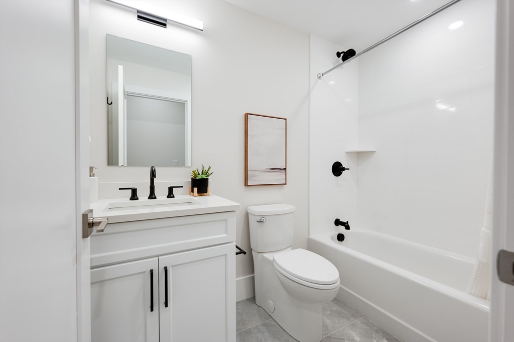 62 Foundry St #202 Wakefield, MA 01880