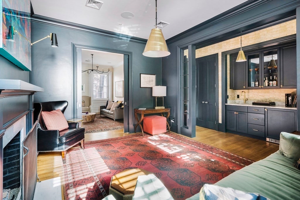 54 Pinckney St Boston, MA 02114