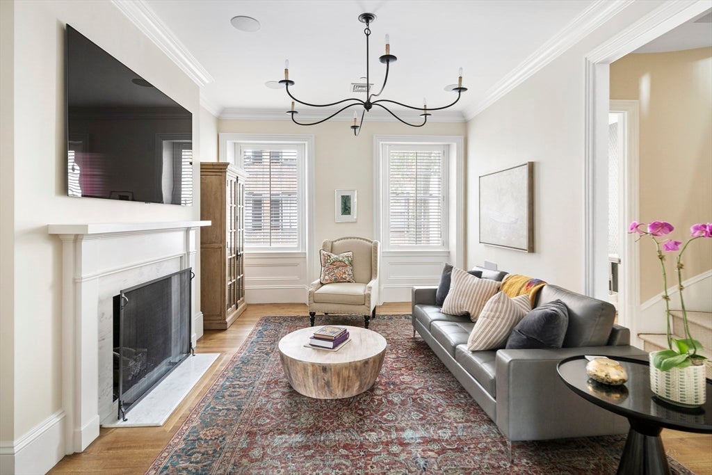 54 Pinckney St Boston, MA 02114