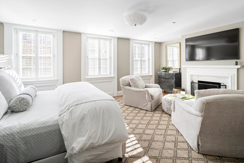54 Pinckney St Boston, MA 02114