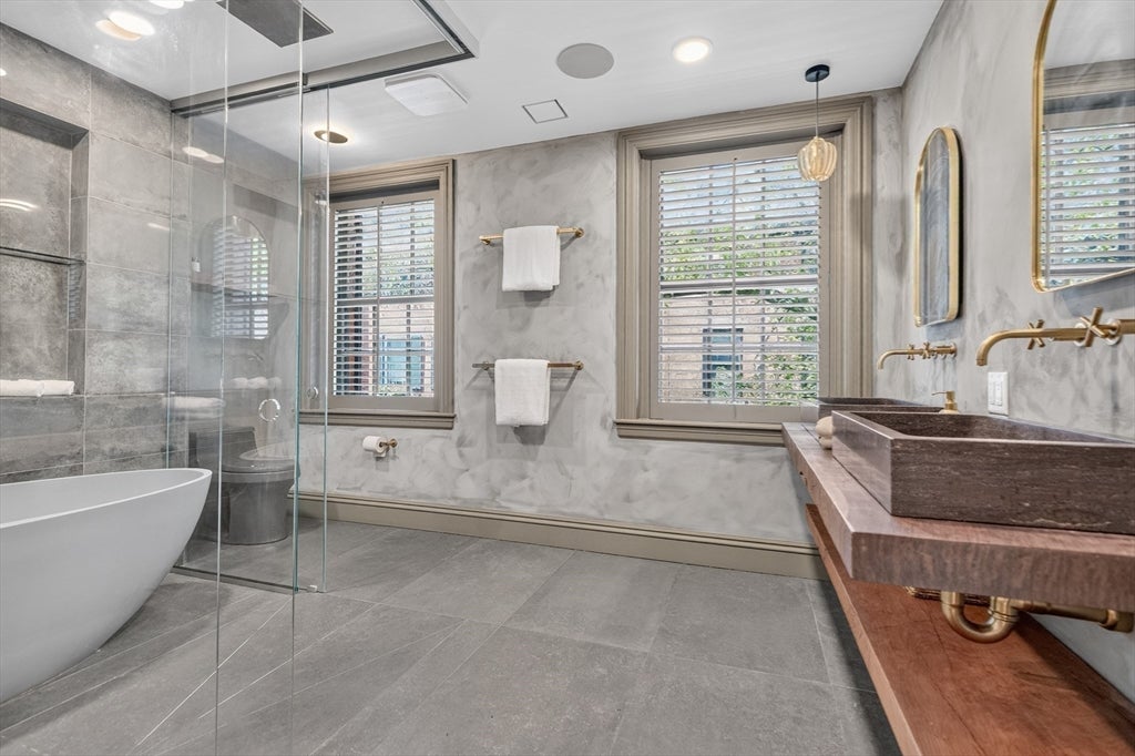 54 Pinckney St Boston, MA 02114