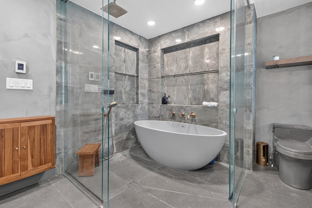 54 Pinckney St Boston, MA 02114