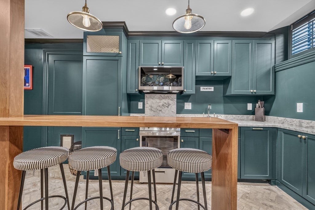 54 Pinckney St Boston, MA 02114