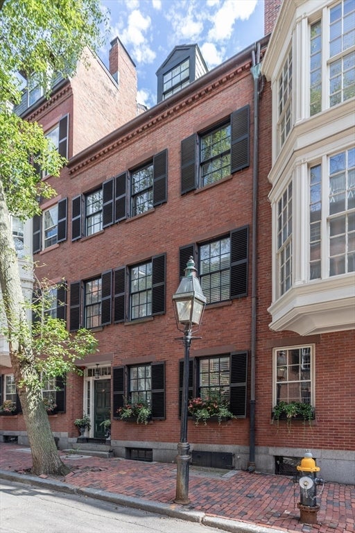 54 Pinckney St Boston, MA 02114
