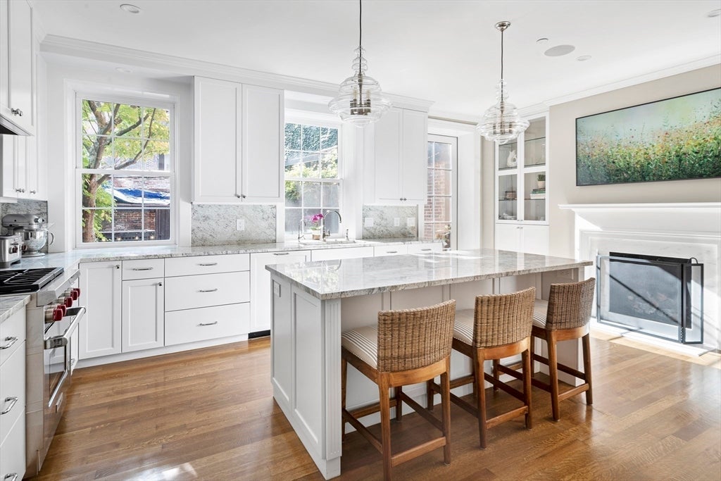 54 Pinckney St Boston, MA 02114