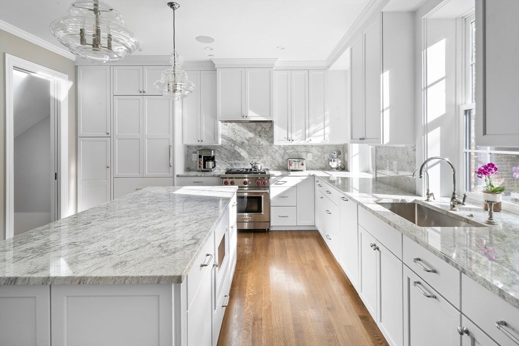 54 Pinckney St Boston, MA 02114