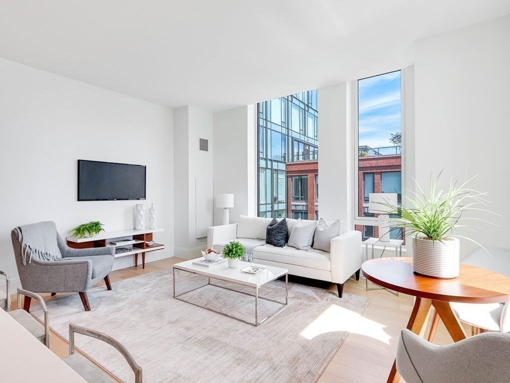 380 Harrison Ave #12D
