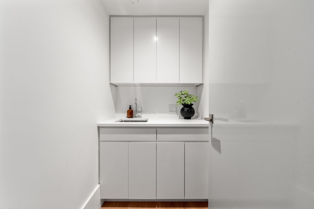150 Seaport Blvd #15CD Boston, MA 02210 150 Seaport Blvd #15CD Boston, MA 02210