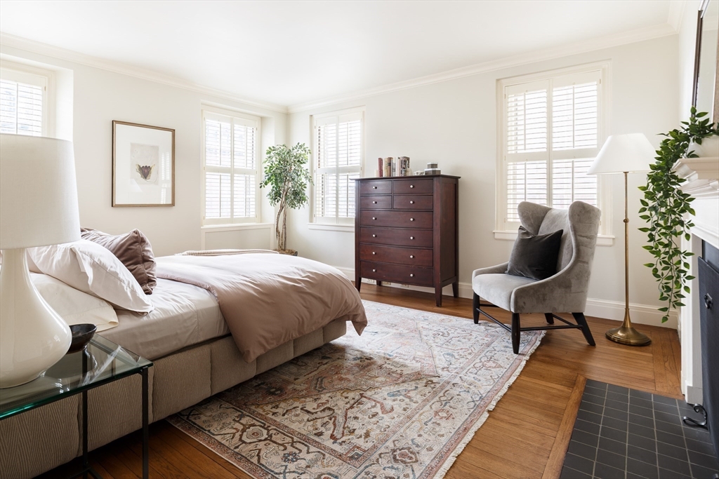 172 Beacon St #4 Boston, MA 02116