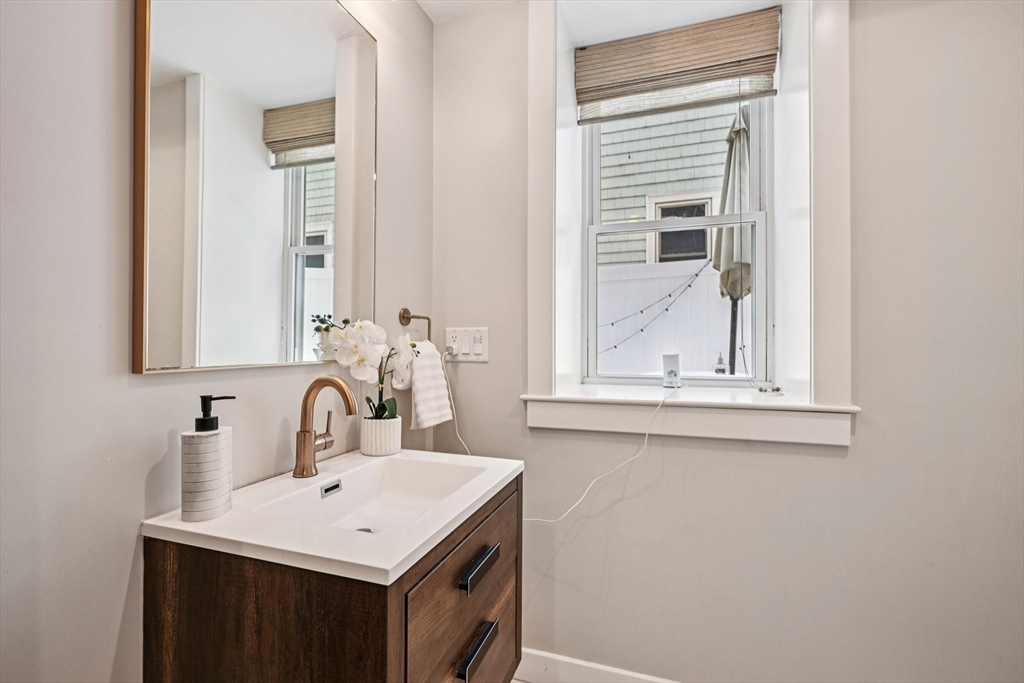 10 Wakefield Ave #B Wakefield, MA 01880