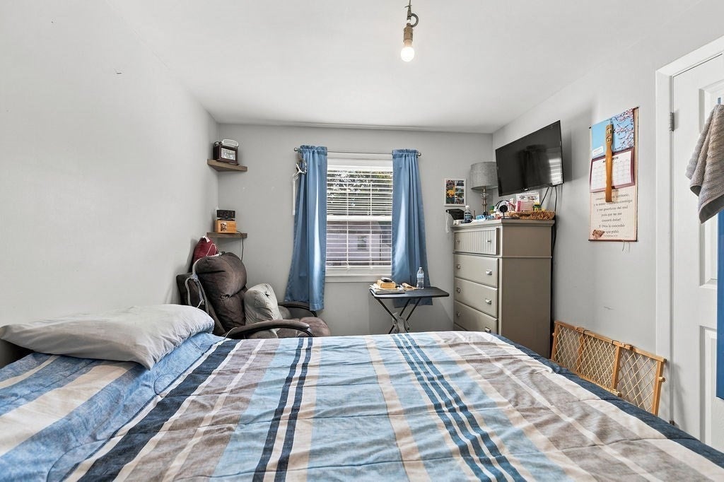 24 Vincenzo Dr West Warwick, RI 02893
