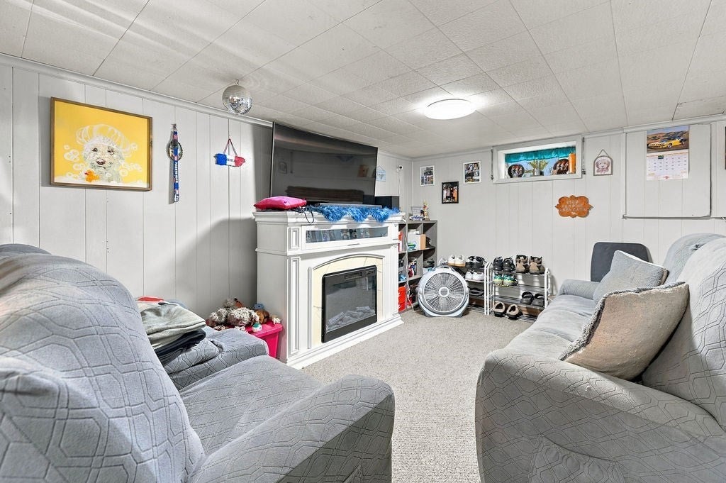24 Vincenzo Dr West Warwick, RI 02893