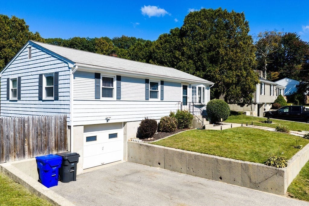 24 Vincenzo Dr West Warwick, RI 02893