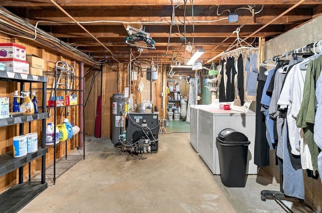 24 Vincenzo Dr West Warwick, RI 02893