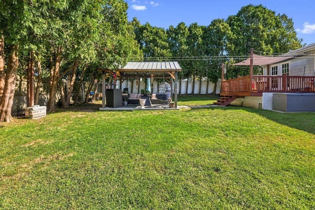 24 Vincenzo Dr West Warwick, RI 02893