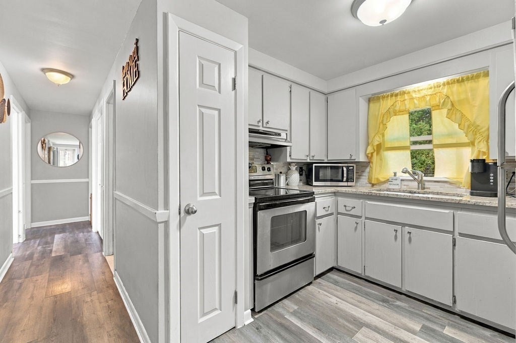 24 Vincenzo Dr West Warwick, RI 02893