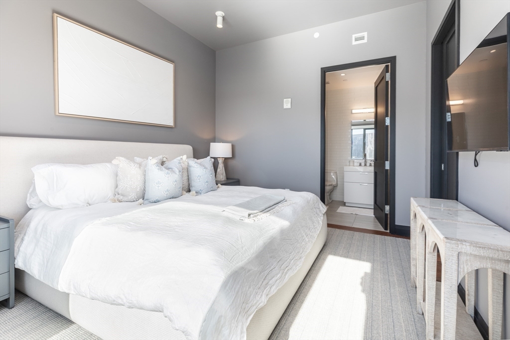 300 Pier 4th Blvd #PH J Boston, MA 02210