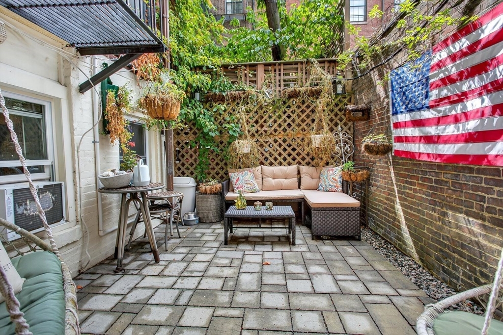 130 Myrtle St Boston, MA 02114