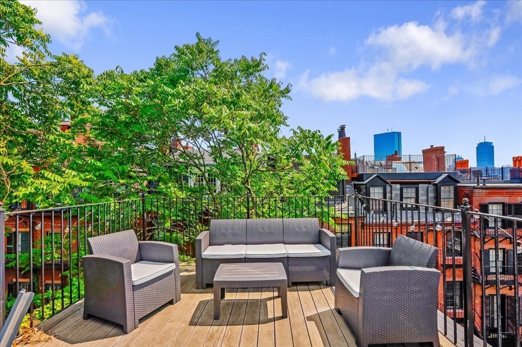 130 Myrtle St Boston, MA 02114