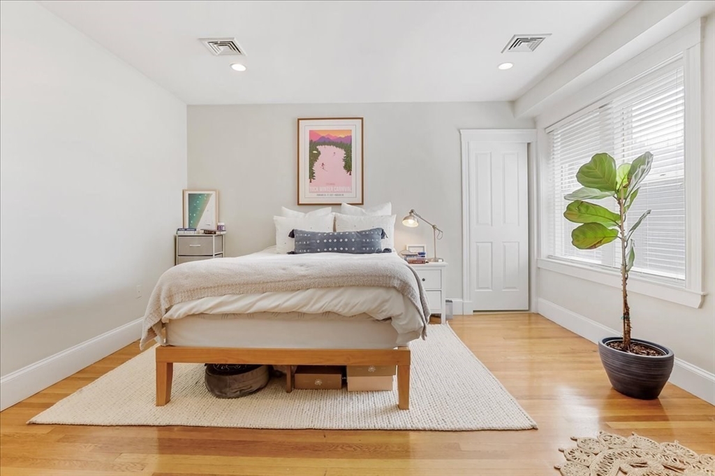 130 Myrtle St Boston, MA 02114