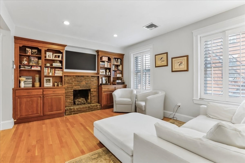 130 Myrtle St Boston, MA 02114