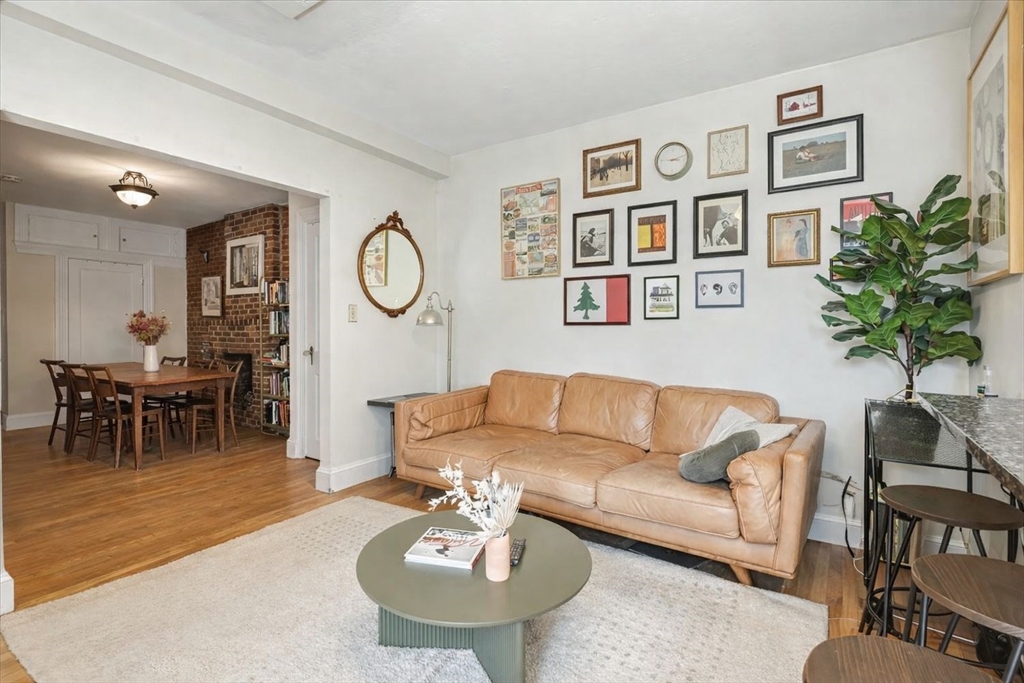 130 Myrtle St Boston, MA 02114
