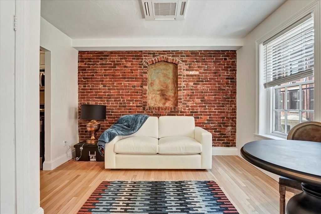 130 Myrtle St Boston, MA 02114