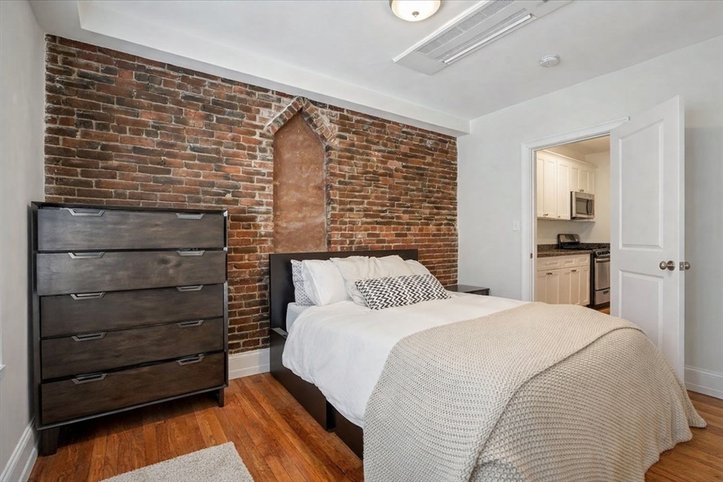 130 Myrtle St Boston, MA 02114