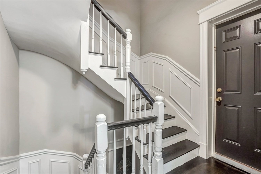 130 Myrtle St Boston, MA 02114