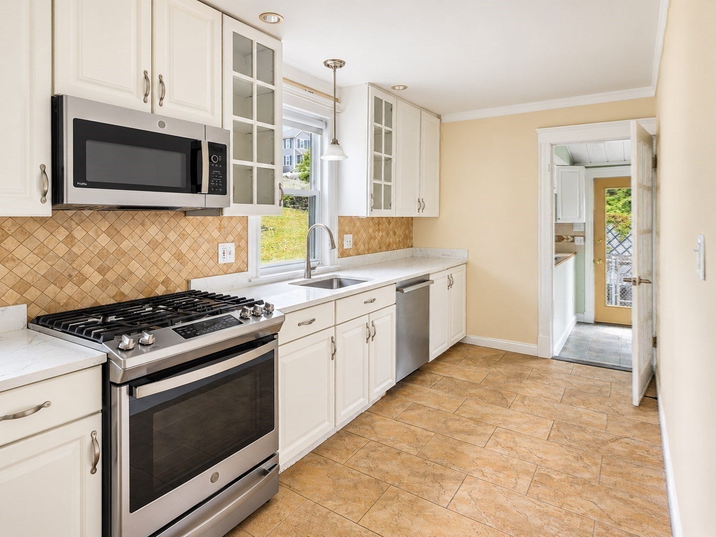 65 Chestnut St #1 Wakefield, MA 01880