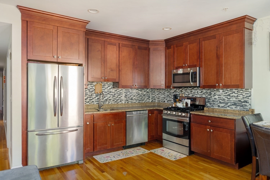 106 Walnut St #4