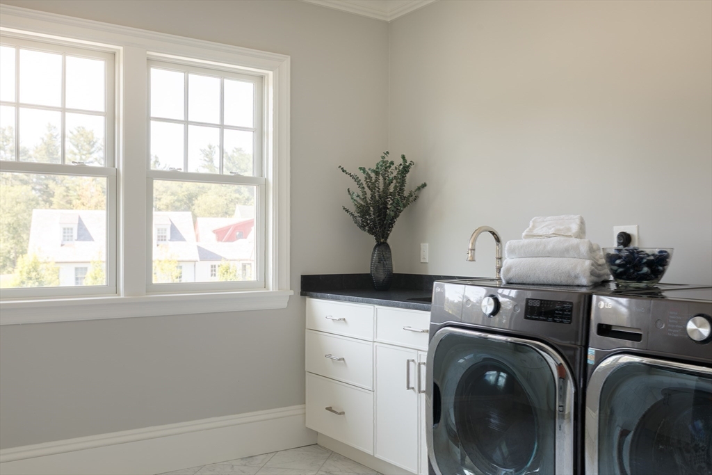 98 Heather Ln Needham, MA 02492 98 Heather Ln Needham, MA 02492