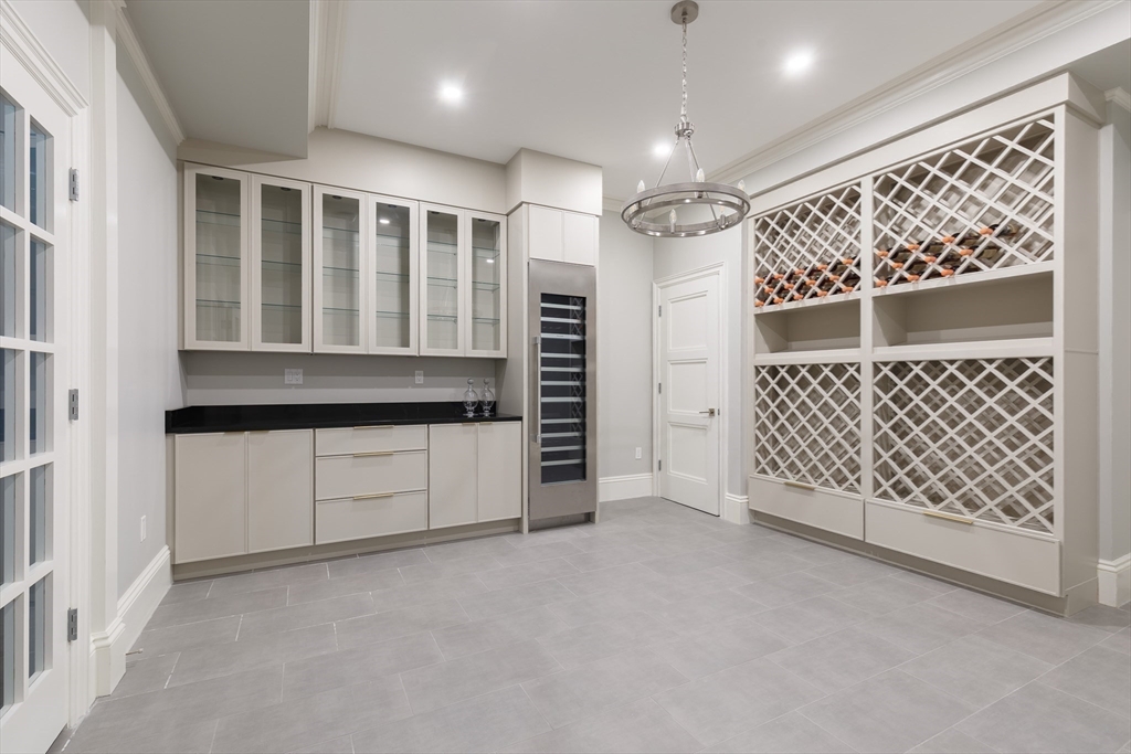 98 Heather Ln Needham, MA 02492 98 Heather Ln Needham, MA 02492
