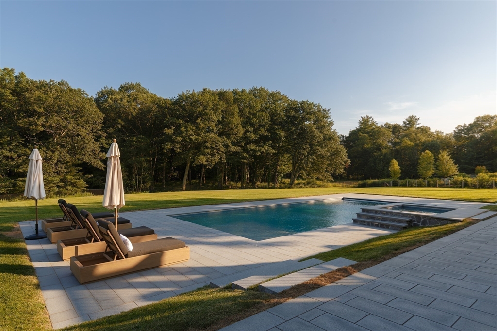 98 Heather Ln Needham, MA 02492 98 Heather Ln Needham, MA 02492