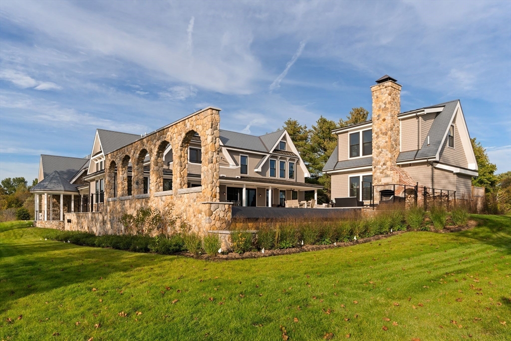 140 Livingstone Ave Beverly, MA 01915 140 Livingstone Ave Beverly, MA 01915